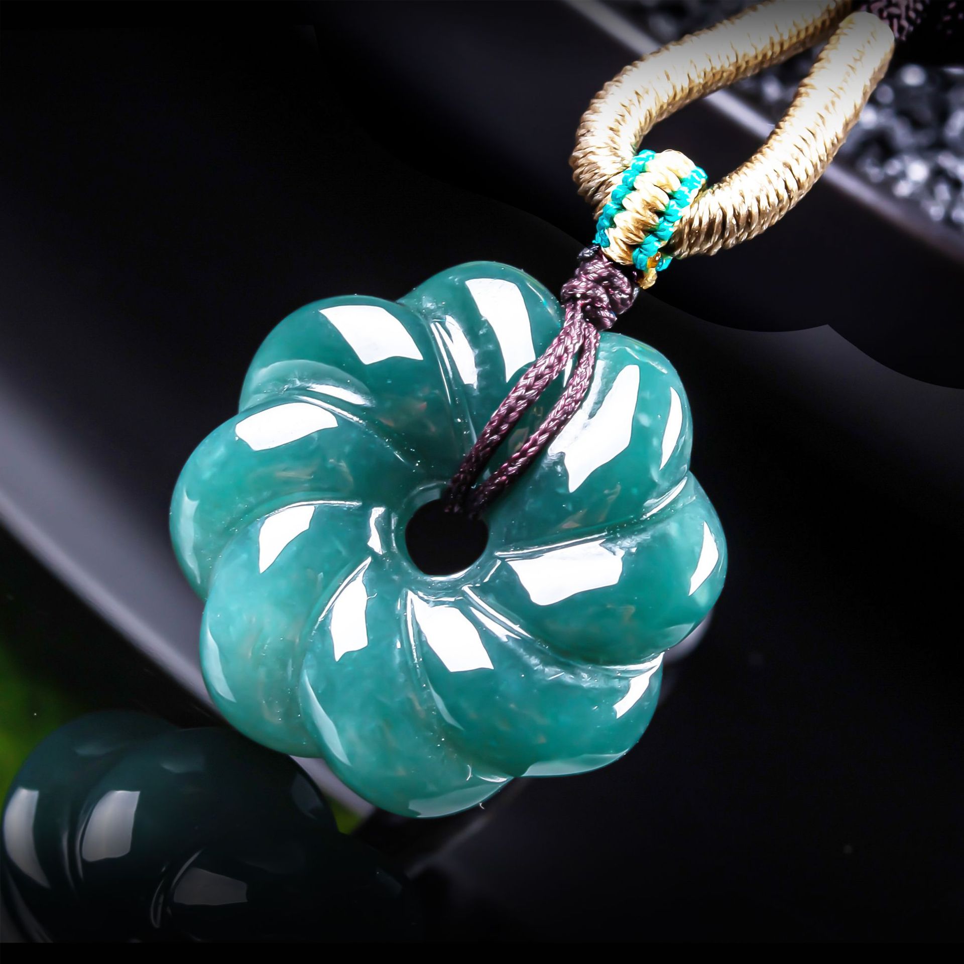 Woman Accessory - Natural Burmese Jadeite Flower Pendant Necklace