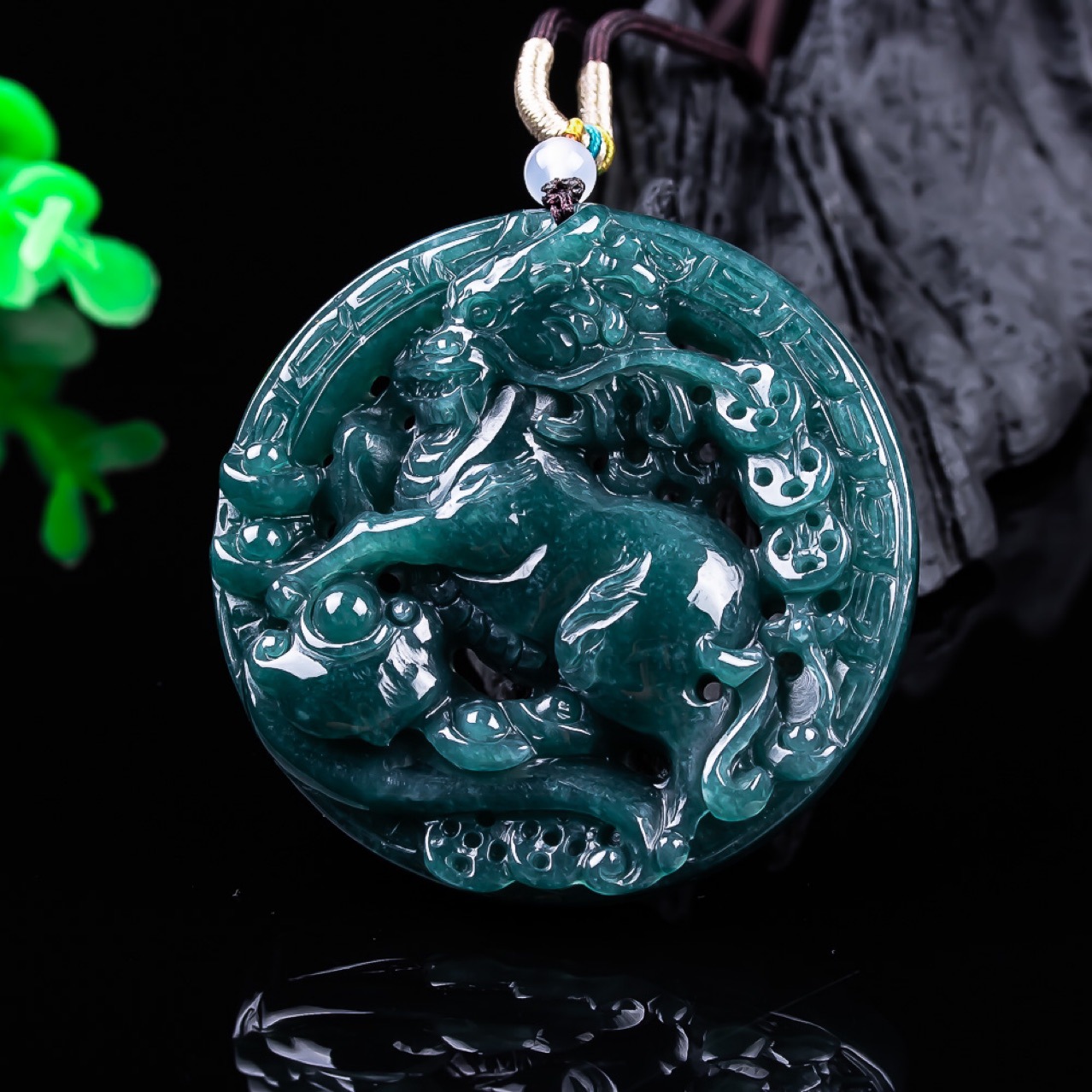 Burmese Jadeite Dragon Pendant - Woman Accessory ulasan dan harga