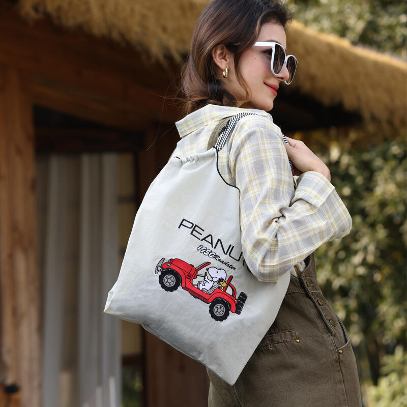 Snoopy Co-Branded Embroidered  - Accessories Brand For Women ulasan dan harga