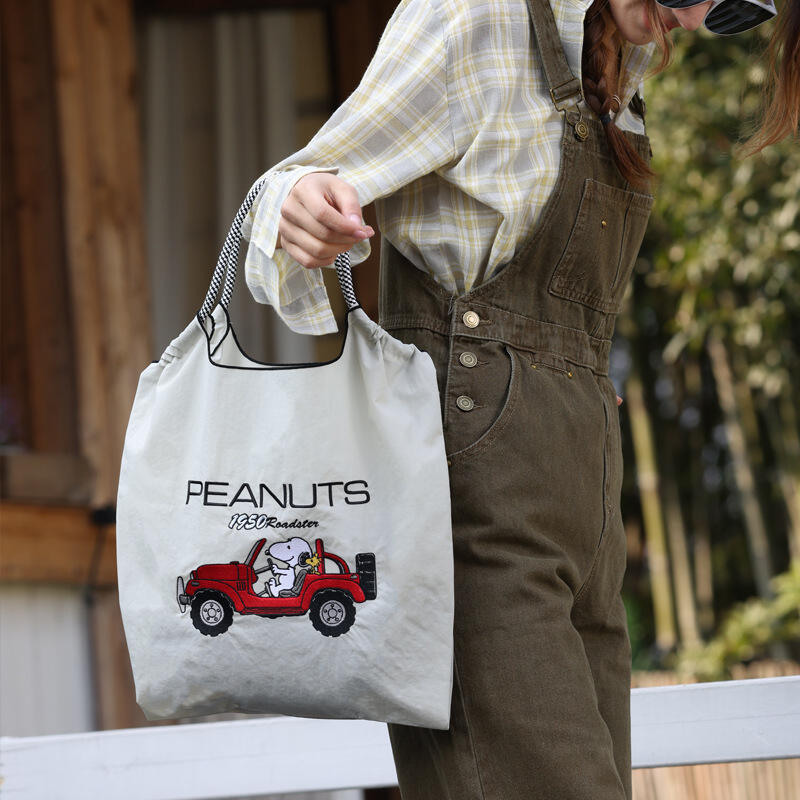Snoopy Co-Branded Embroidered  - Accessories Brand For Women ulasan dan harga